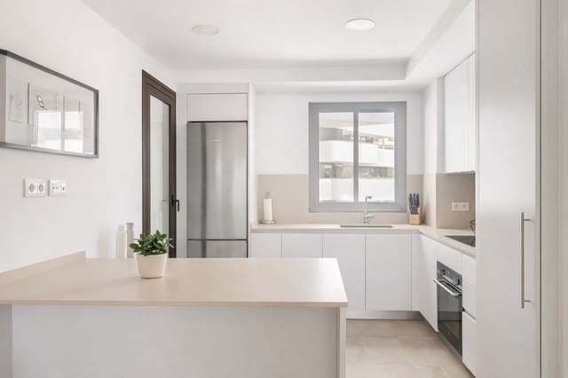 3 quarto Penthouse para venda em Estepona com piscina garagem - 799 000 € (Ref: 9607643)