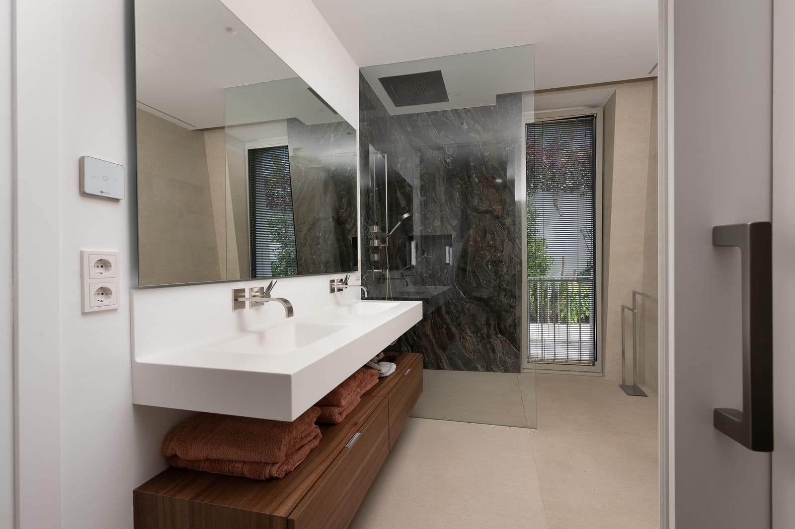 6 bedroom Villa for sale in Marbella with pool garage - € 3,500,000 (Ref: 9607644)