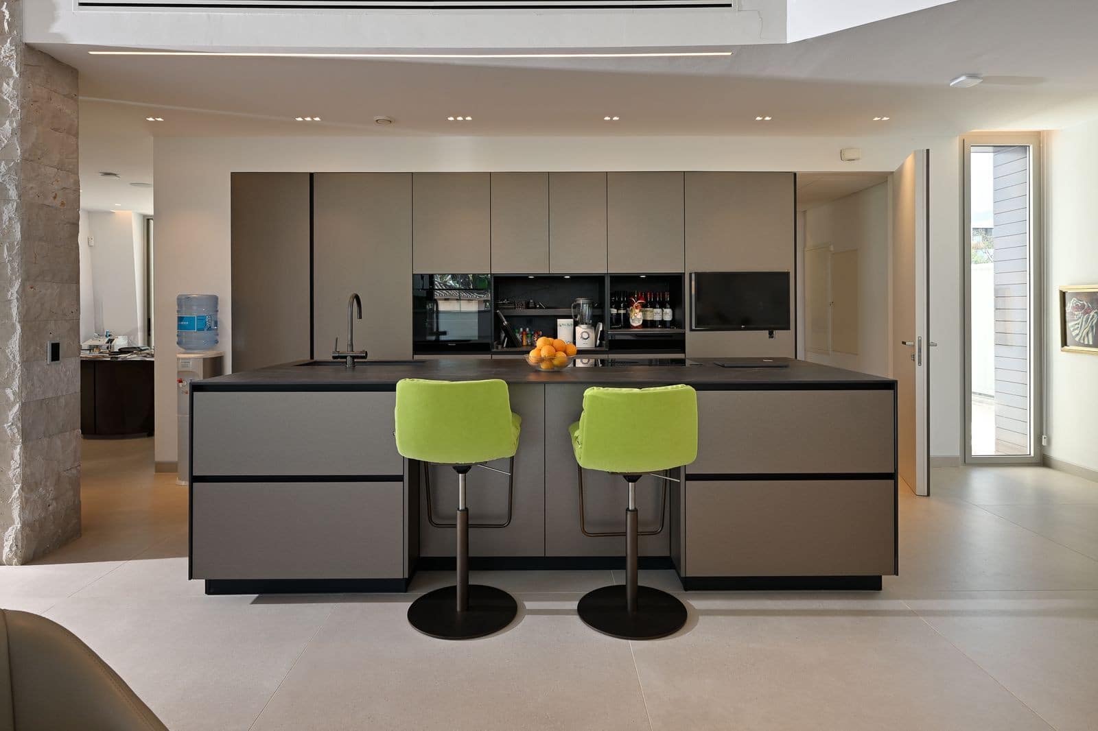 6 bedroom Villa for sale in Marbella with pool garage - € 3,500,000 (Ref: 9607644)