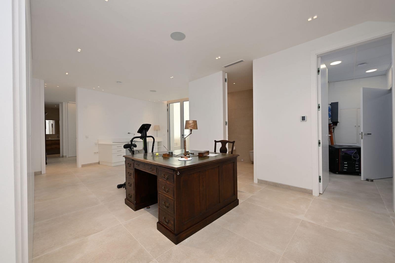 6 bedroom Villa for sale in Marbella with pool garage - € 3,500,000 (Ref: 9607644)