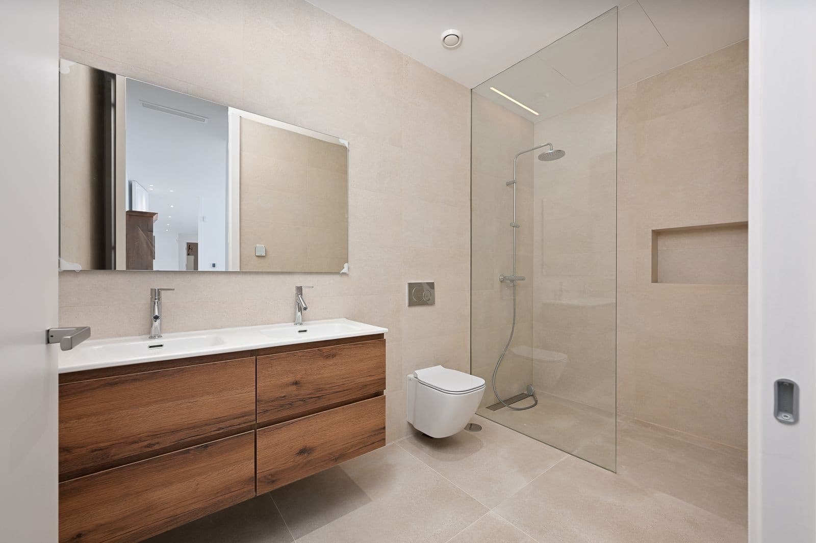 6 bedroom Villa for sale in Marbella with pool garage - € 3,500,000 (Ref: 9607644)