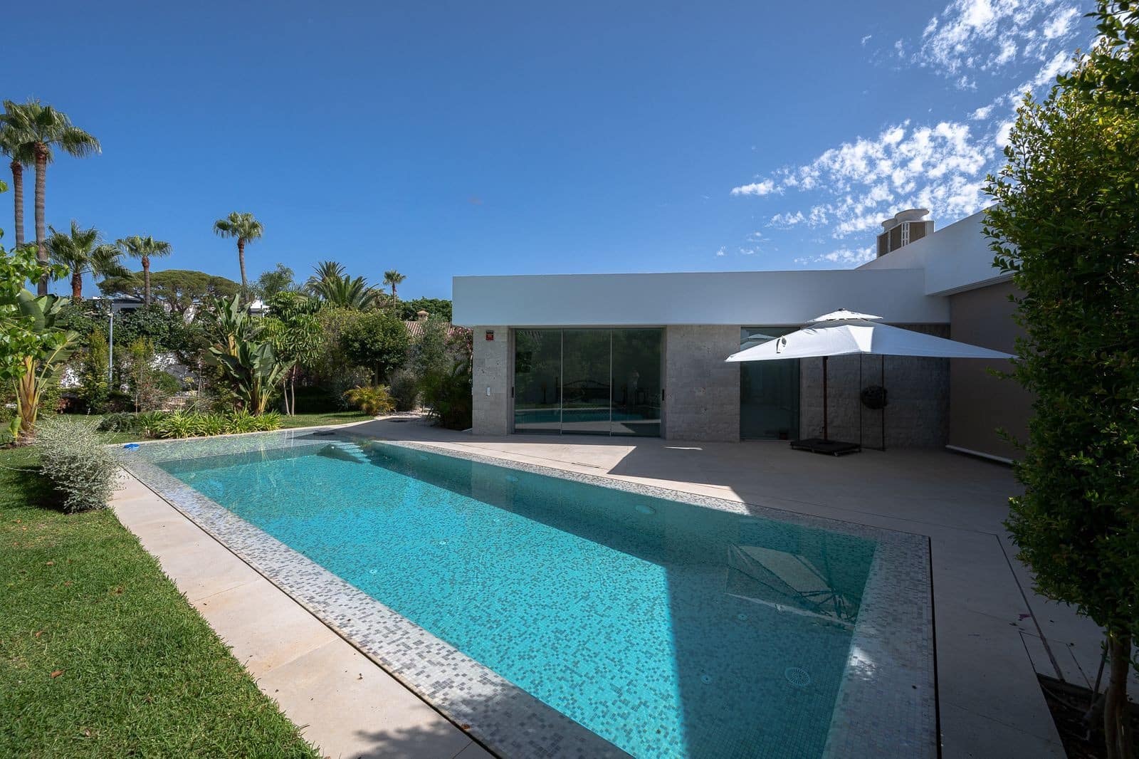 6 bedroom Villa for sale in Marbella with pool garage - € 3,500,000 (Ref: 9607644)