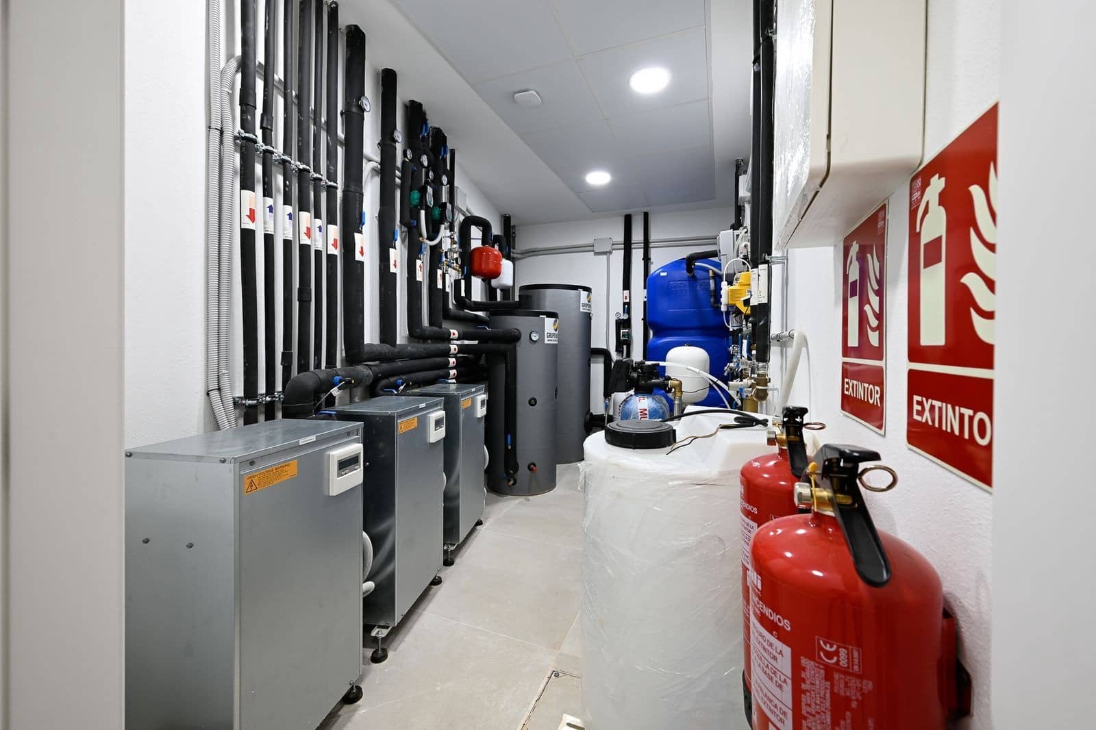 6 bedroom Villa for sale in Marbella with pool garage - € 3,500,000 (Ref: 9607644)