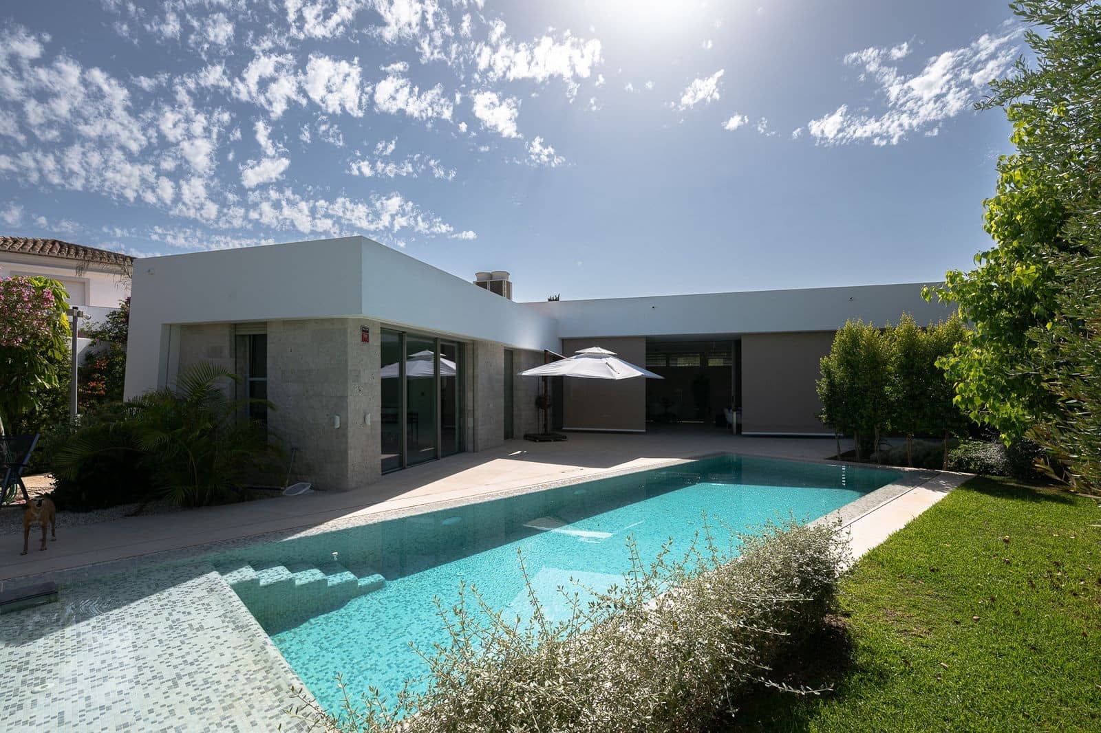 6 Zimmer Villa zu verkaufen in Marbella mit Pool Garage - 3.250.000 € (Ref: 9607644)