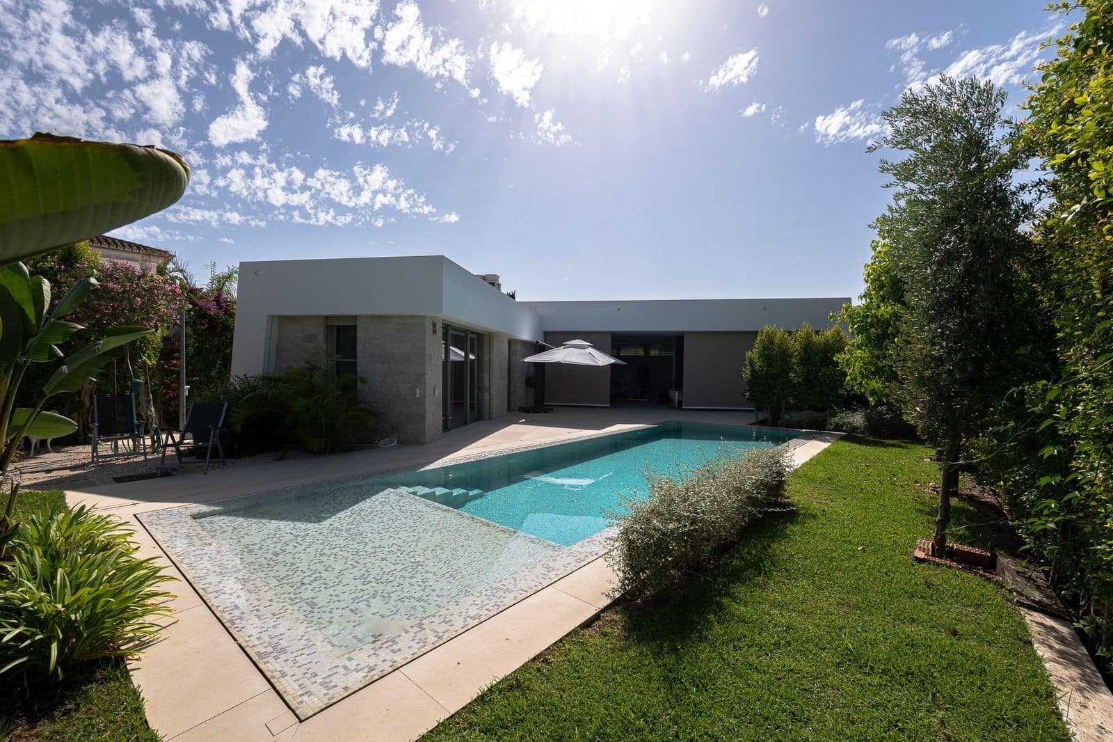 6 Zimmer Villa zu verkaufen in Marbella mit Pool Garage - 3.250.000 € (Ref: 9607644)