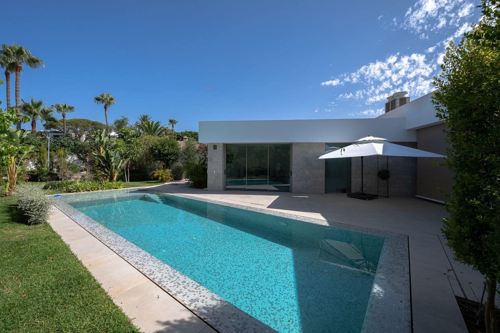 6 Zimmer Villa zu verkaufen in Marbella mit Pool Garage - 3.250.000 € (Ref: 9607644)