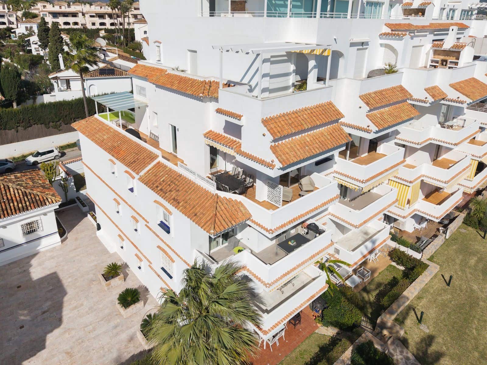 3 soveværelse Lejlighed til salg i Nueva Andalucia med swimmingpool garage - € 1.600.000 (Ref: 9611247)