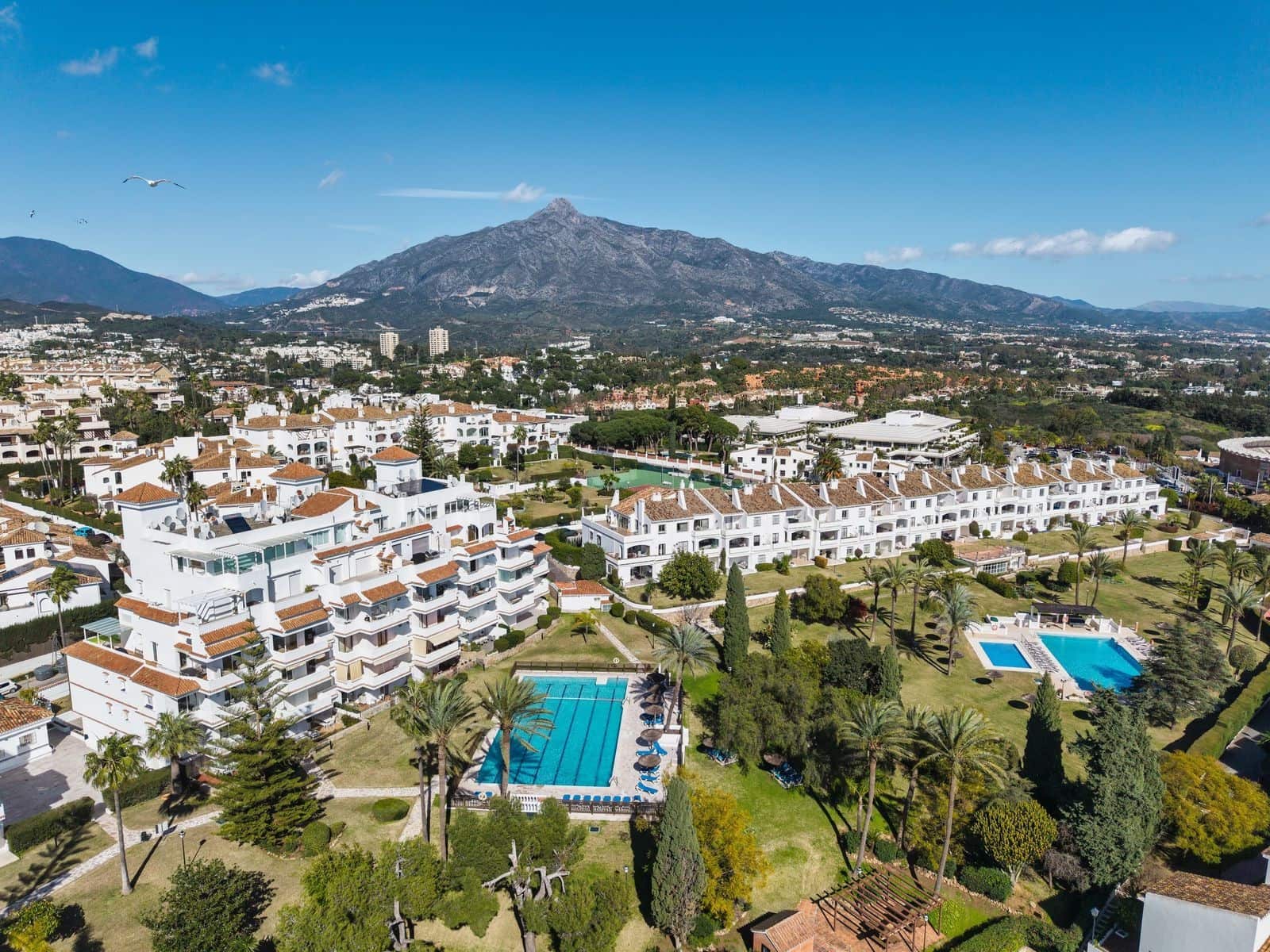 3 soveværelse Lejlighed til salg i Nueva Andalucia med swimmingpool garage - € 1.600.000 (Ref: 9611247)