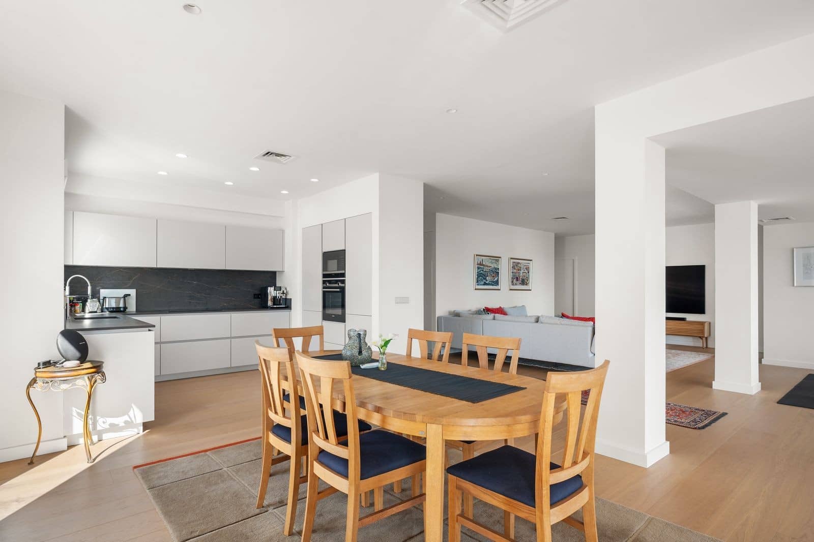 3 bedroom Apartment for sale in Nueva Andalucia with pool garage - € 1,600,000 (Ref: 9611247)