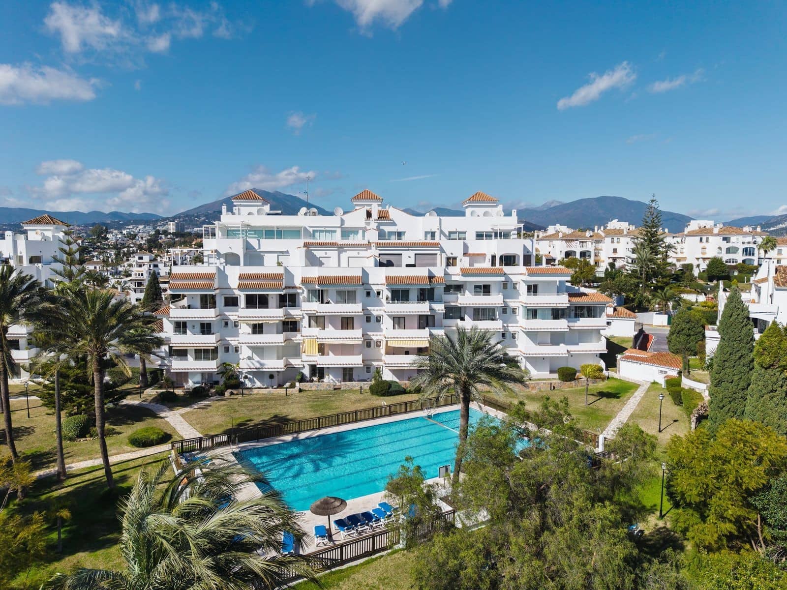 3 bedroom Apartment for sale in Nueva Andalucia with pool garage - € 1,600,000 (Ref: 9611247)