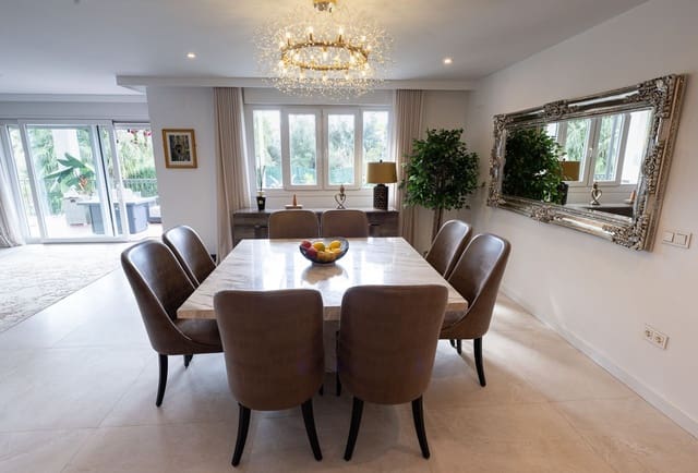 5 bedroom Villa for sale in Benalmádena with pool garage - € 1,895,000 (Ref: 9611250)