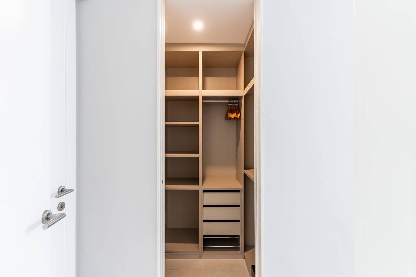 Apartamento de 2 habitaciones en Estepona en venta con piscina garaje - 995.000 € (Ref: 9611251)