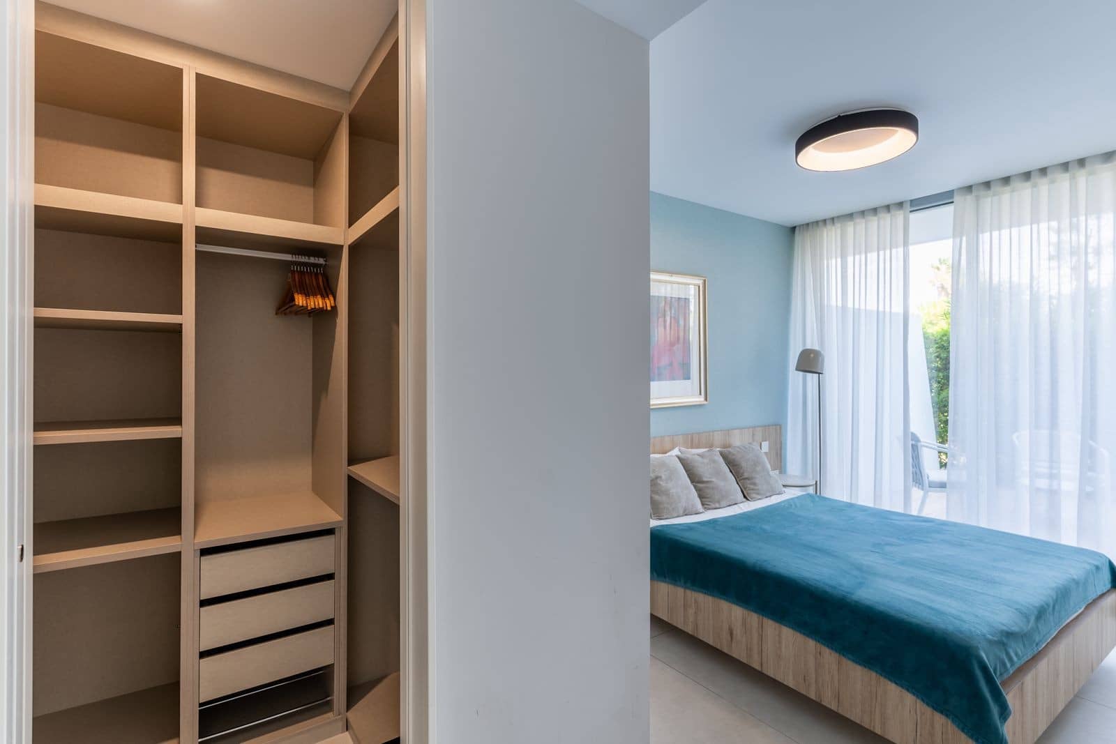 Apartamento de 2 habitaciones en Estepona en venta con piscina garaje - 995.000 € (Ref: 9611251)