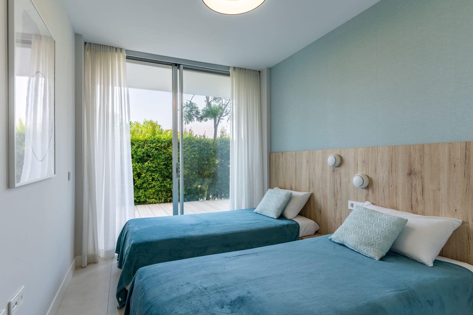 2 bedroom Apartment for sale in Estepona with pool garage - € 995,000 (Ref: 9611251)