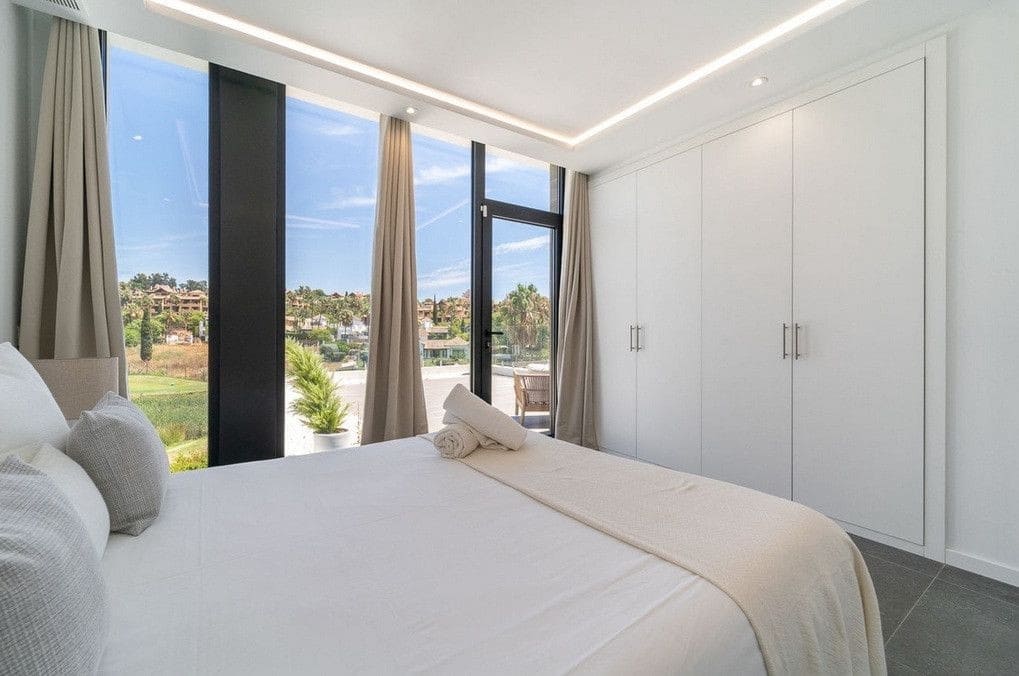 5 soveværelse Villa til salg i Estepona med swimmingpool garage - € 1.795.000 (Ref: 9611252)