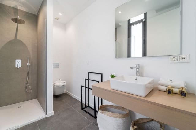 5 soverom Villa til salgs i Estepona med svømmebasseng garasje - € 1 795 000 (Ref: 9611252)