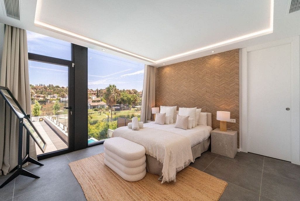 5 soveværelse Villa til salg i Estepona med swimmingpool garage - € 1.795.000 (Ref: 9611252)