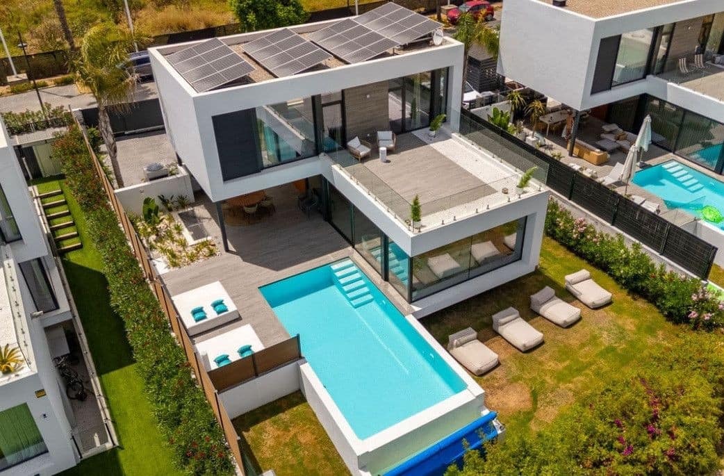 5 soveværelse Villa til salg i Estepona med swimmingpool garage - € 1.795.000 (Ref: 9611252)