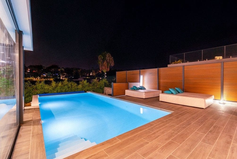 5 soveværelse Villa til salg i Estepona med swimmingpool garage - € 1.795.000 (Ref: 9611252)