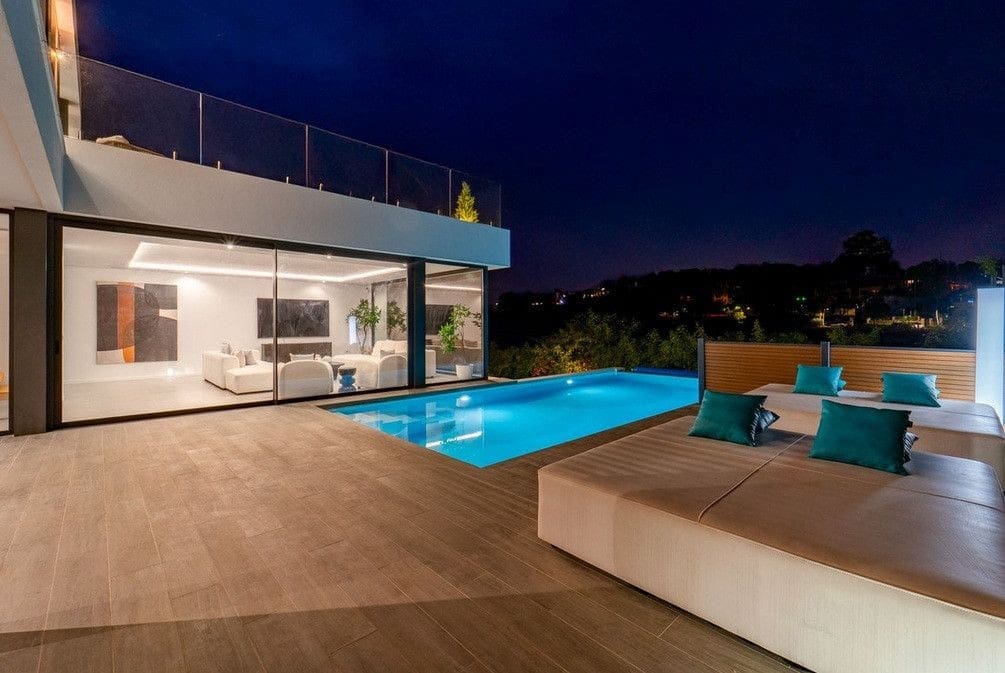 5 soveværelse Villa til salg i Estepona med swimmingpool garage - € 1.795.000 (Ref: 9611252)