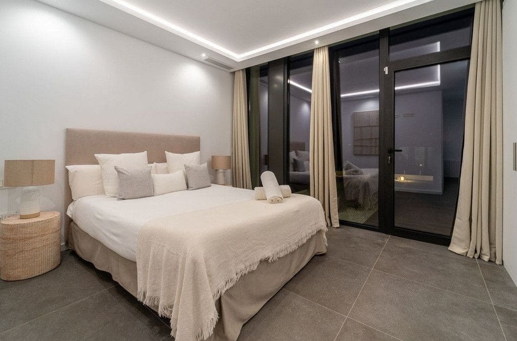 5 soveværelse Villa til salg i Estepona med swimmingpool garage - € 1.795.000 (Ref: 9611252)