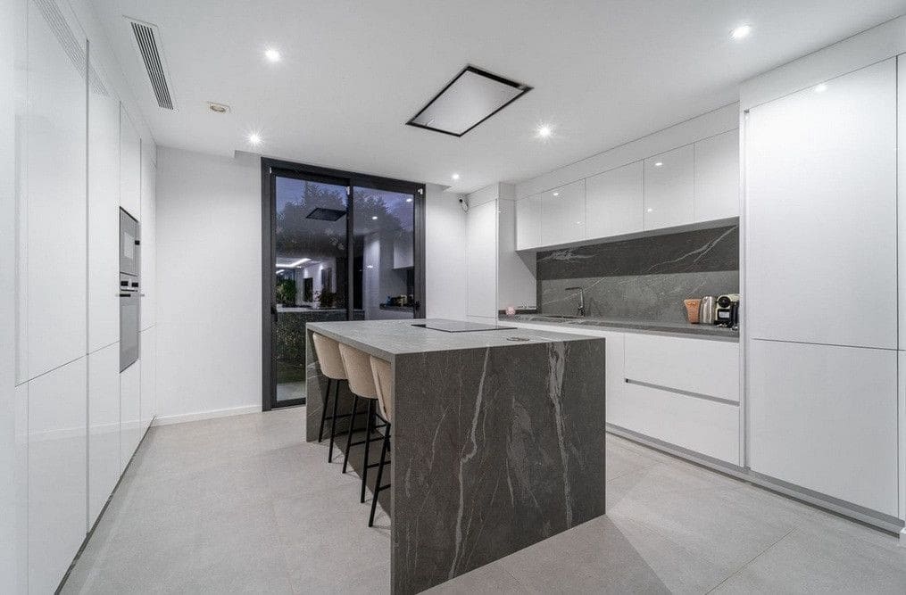 5 soveværelse Villa til salg i Estepona med swimmingpool garage - € 1.795.000 (Ref: 9611252)