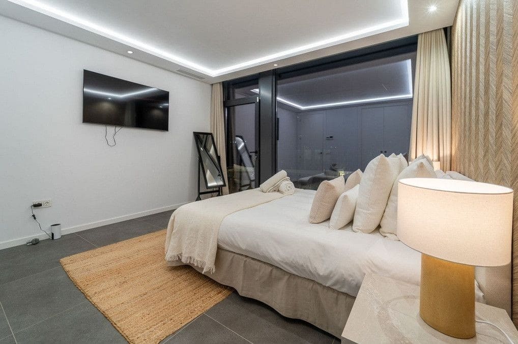 5 soveværelse Villa til salg i Estepona med swimmingpool garage - € 1.795.000 (Ref: 9611252)