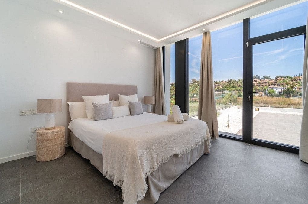 5 soveværelse Villa til salg i Estepona med swimmingpool garage - € 1.795.000 (Ref: 9611252)