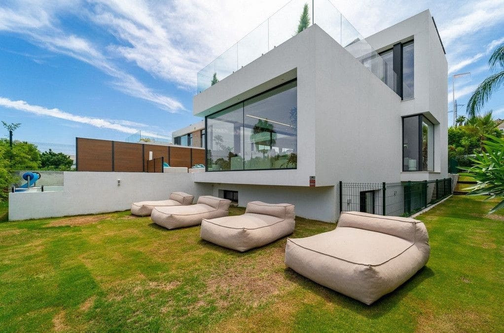 5 soveværelse Villa til salg i Estepona med swimmingpool garage - € 1.795.000 (Ref: 9611252)