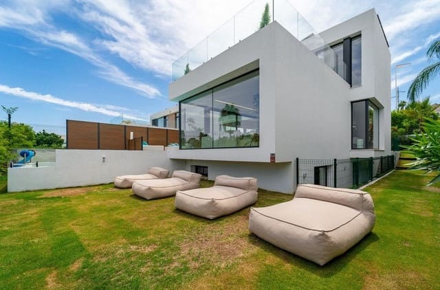 5 soverom Villa til salgs i Estepona med svømmebasseng garasje - € 1 795 000 (Ref: 9611252)