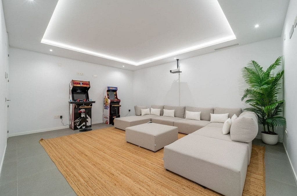 5 soveværelse Villa til salg i Estepona med swimmingpool garage - € 1.795.000 (Ref: 9611252)