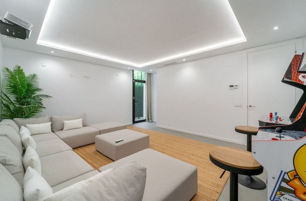 5 soveværelse Villa til salg i Estepona med swimmingpool garage - € 1.795.000 (Ref: 9611252)