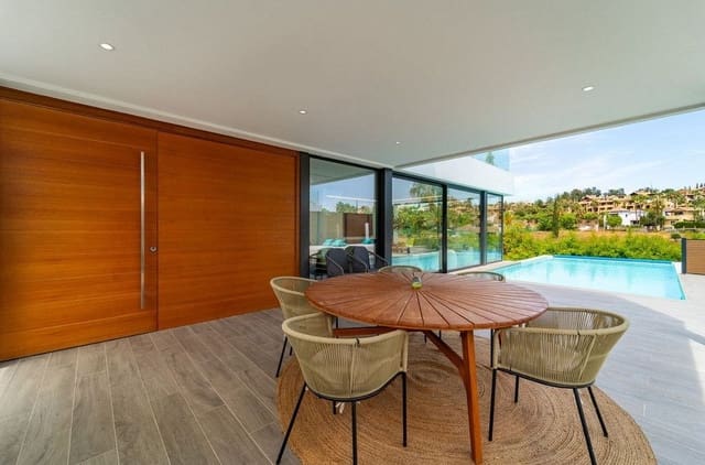 5 soverom Villa til salgs i Estepona med svømmebasseng garasje - € 1 795 000 (Ref: 9611252)