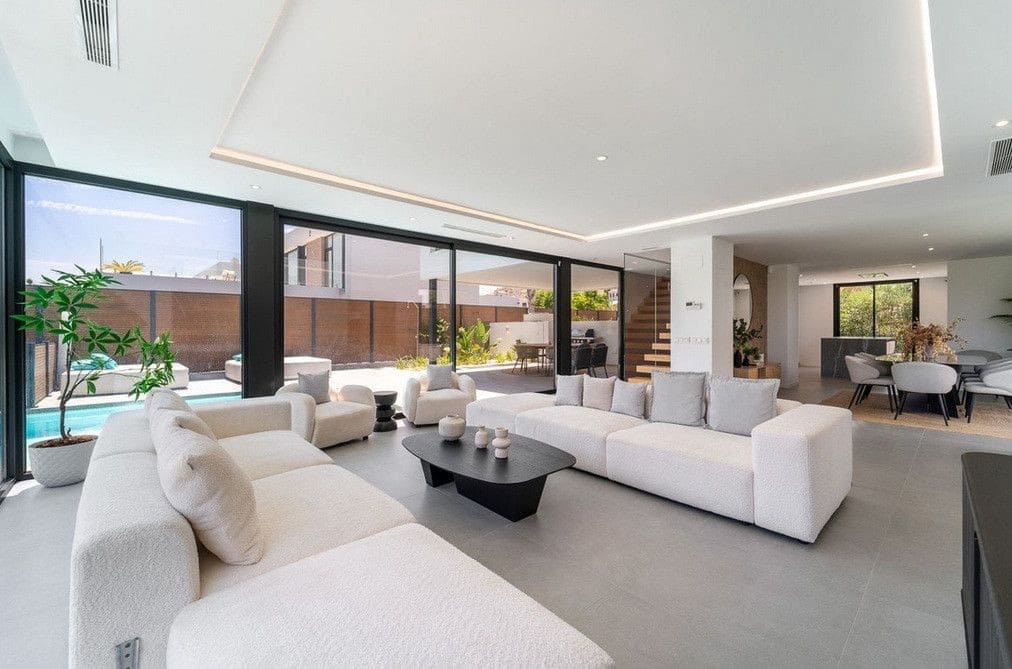 5 soveværelse Villa til salg i Estepona med swimmingpool garage - € 1.795.000 (Ref: 9611252)