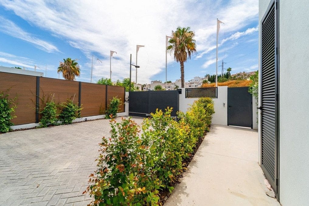 5 soveværelse Villa til salg i Estepona med swimmingpool garage - € 1.795.000 (Ref: 9611252)