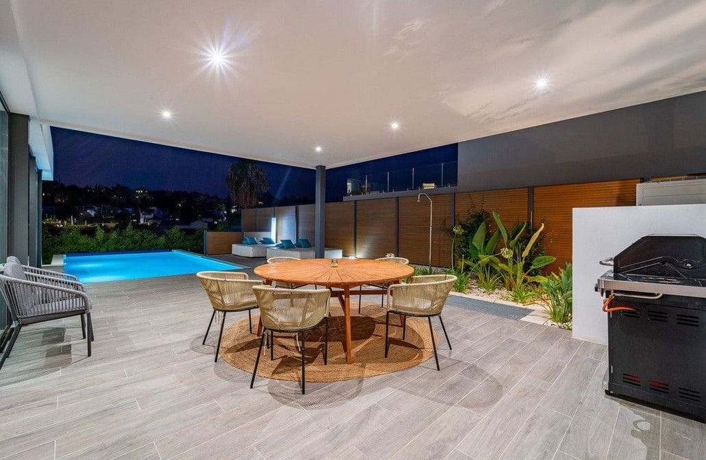 5 soveværelse Villa til salg i Estepona med swimmingpool garage - € 1.795.000 (Ref: 9611252)