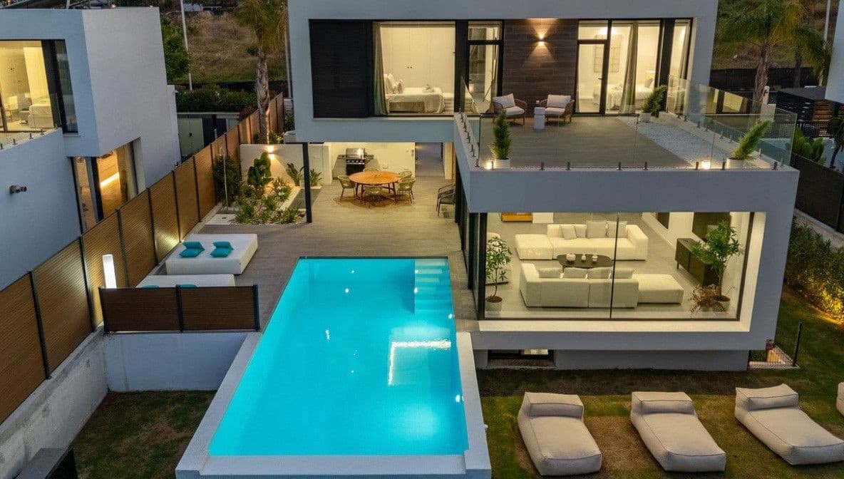 5 soveværelse Villa til salg i Estepona med swimmingpool garage - € 1.795.000 (Ref: 9611252)