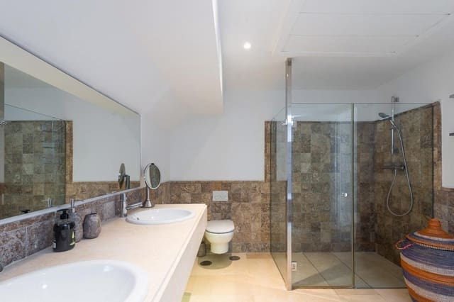 3 chambre Penthouse à vendre à Benahavís avec piscine garage - 1 250 000 € (Ref: 9625413)