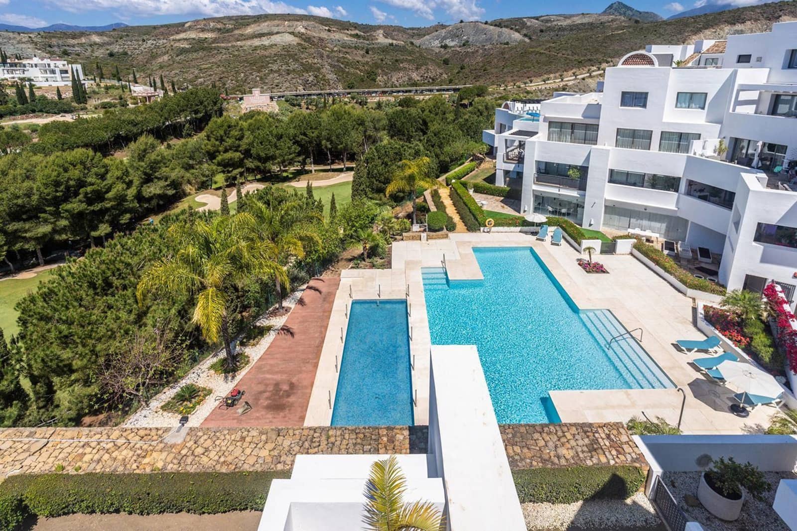 3 chambre Penthouse à vendre à Benahavis avec piscine garage - 1 250 000 € (Ref: 9625413)