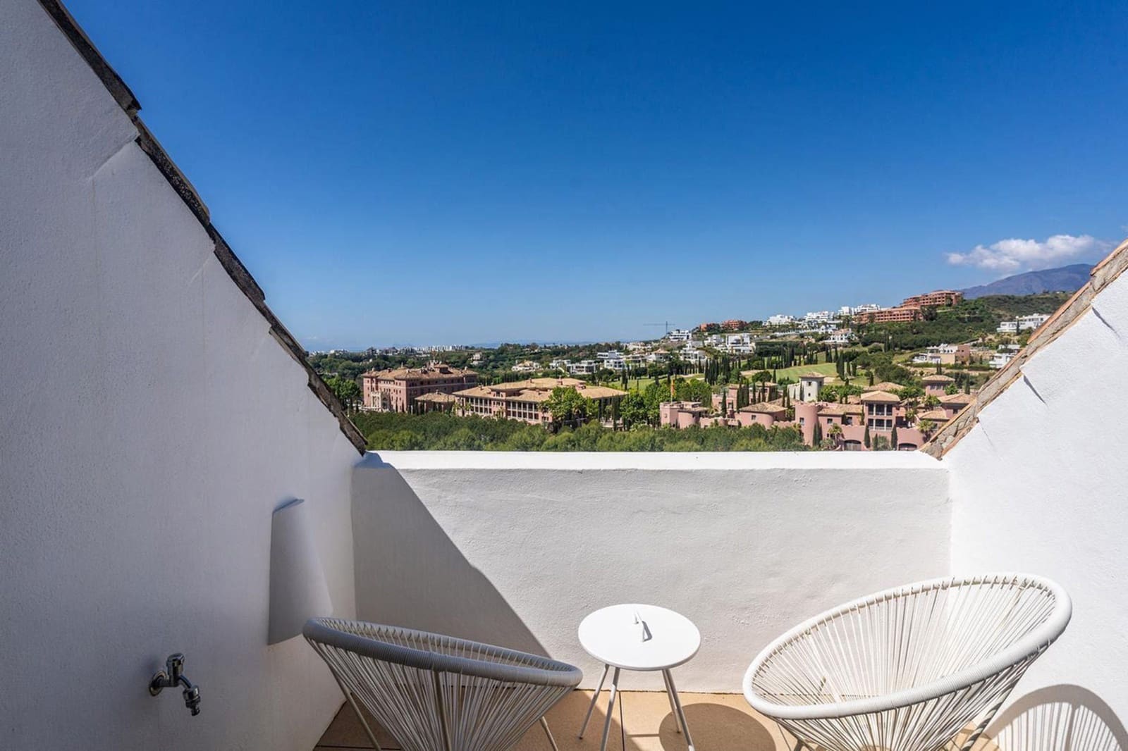 3 chambre Penthouse à vendre à Benahavis avec piscine garage - 1 250 000 € (Ref: 9625413)