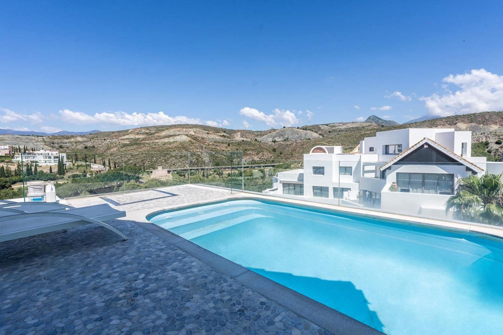 3 chambre Penthouse à vendre à Benahavis avec piscine garage - 1 250 000 € (Ref: 9625413)