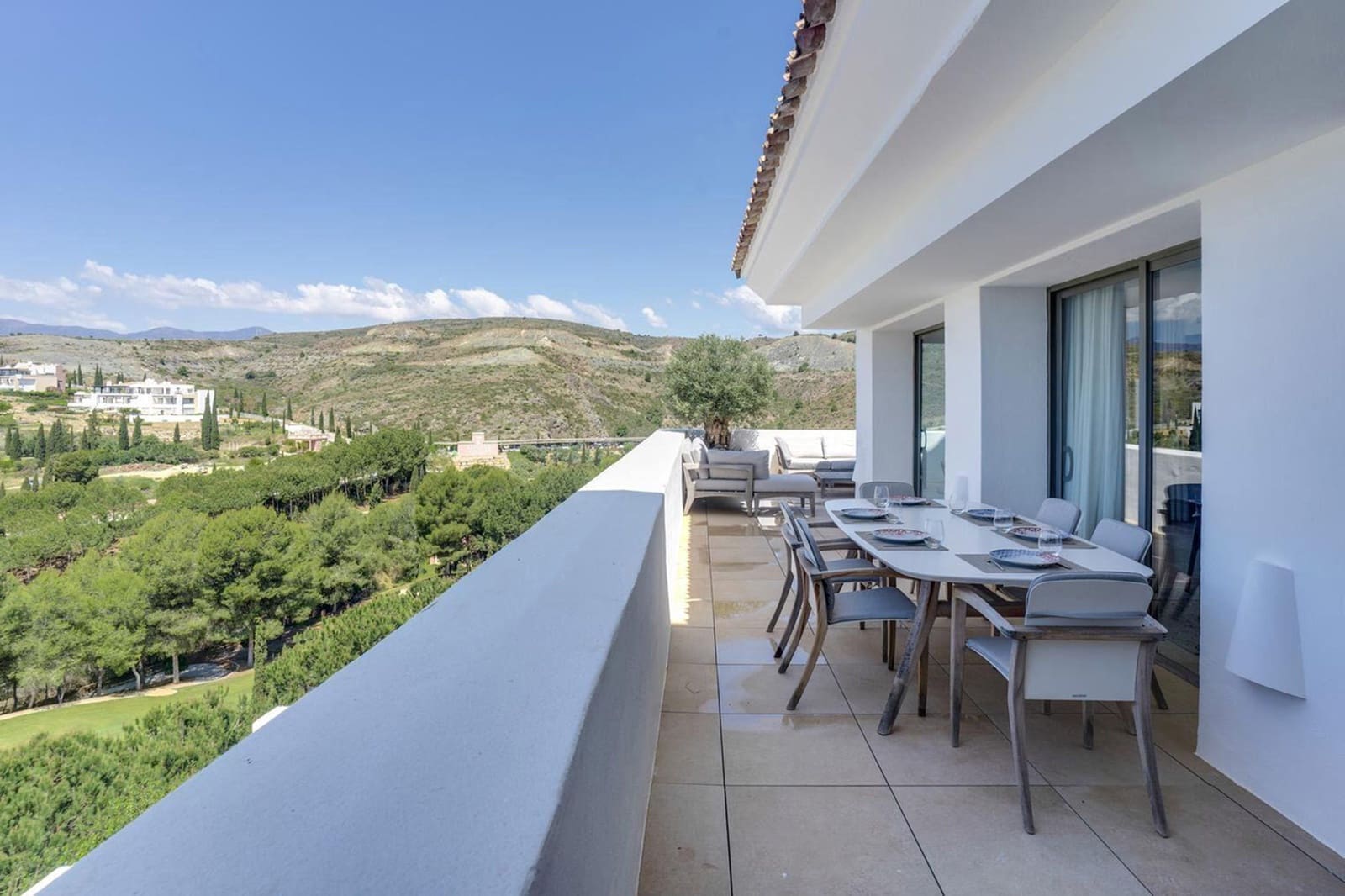 3 chambre Penthouse à vendre à Benahavis avec piscine garage - 1 250 000 € (Ref: 9625413)