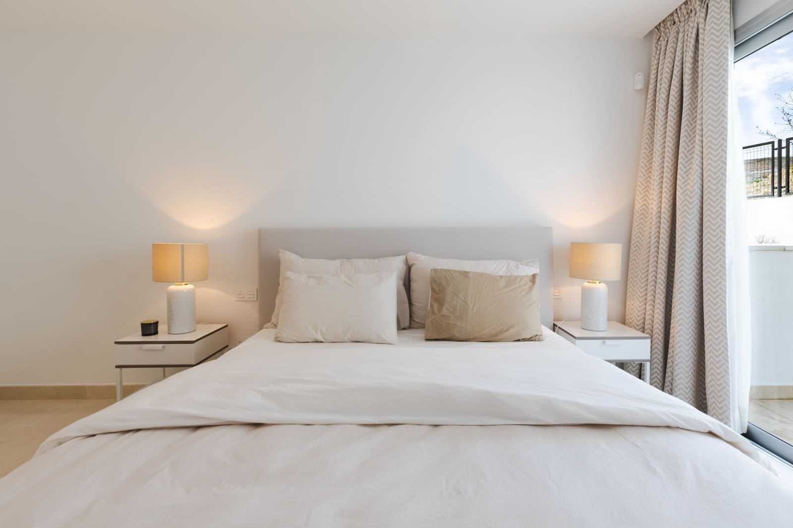 2 bedroom Apartment for sale in Nueva Andalucia with pool garage - € 845,000 (Ref: 9625414)