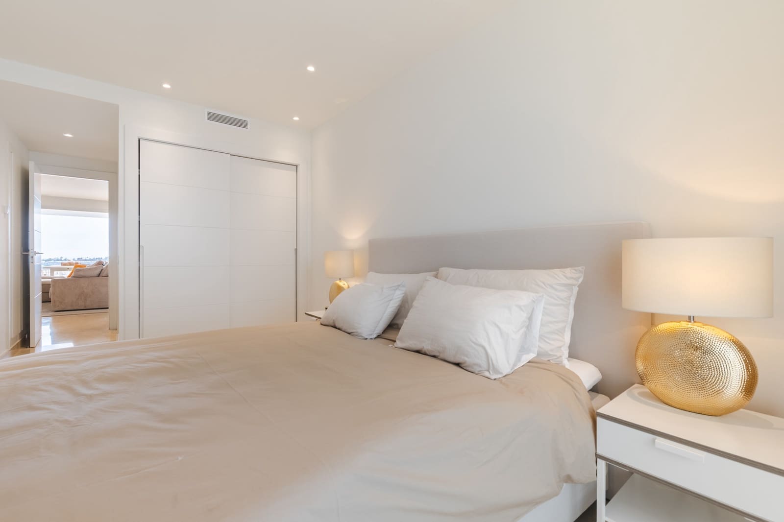 2 slaapkamer Appartement te koop in Nueva Andalucia met zwembad garage - € 845.000 (Ref: 9625414)