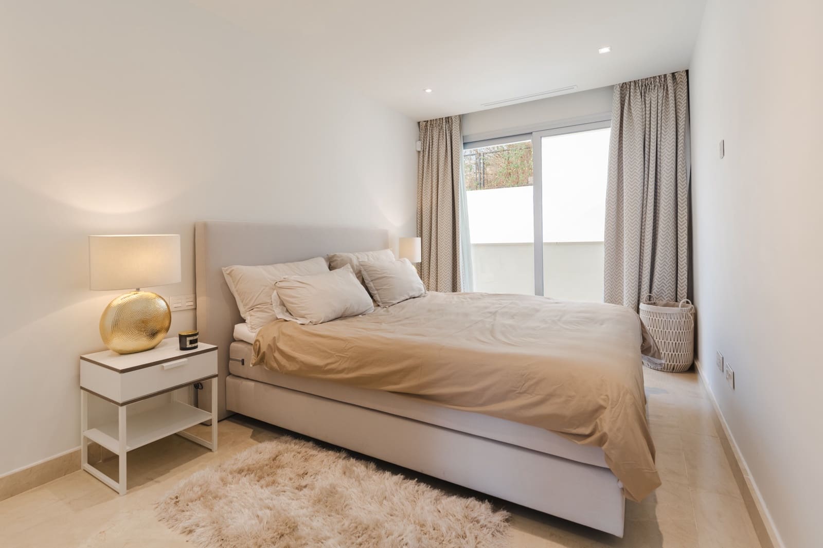 2 slaapkamer Appartement te koop in Nueva Andalucia met zwembad garage - € 845.000 (Ref: 9625414)