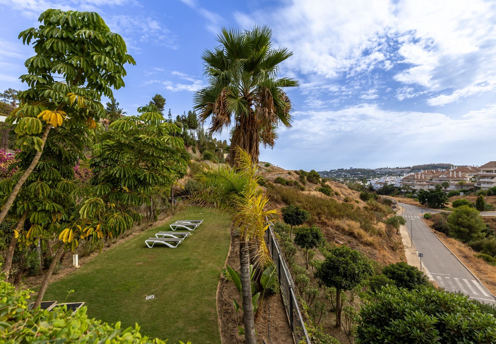 2 slaapkamer Appartement te koop in Nueva Andalucia met zwembad garage - € 845.000 (Ref: 9625414)