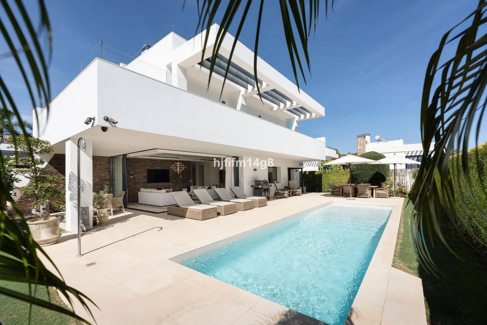 5 bedroom Villa for sale in San Pedro de Alcantara with pool garage - € 2,590,000 (Ref: 9625421)