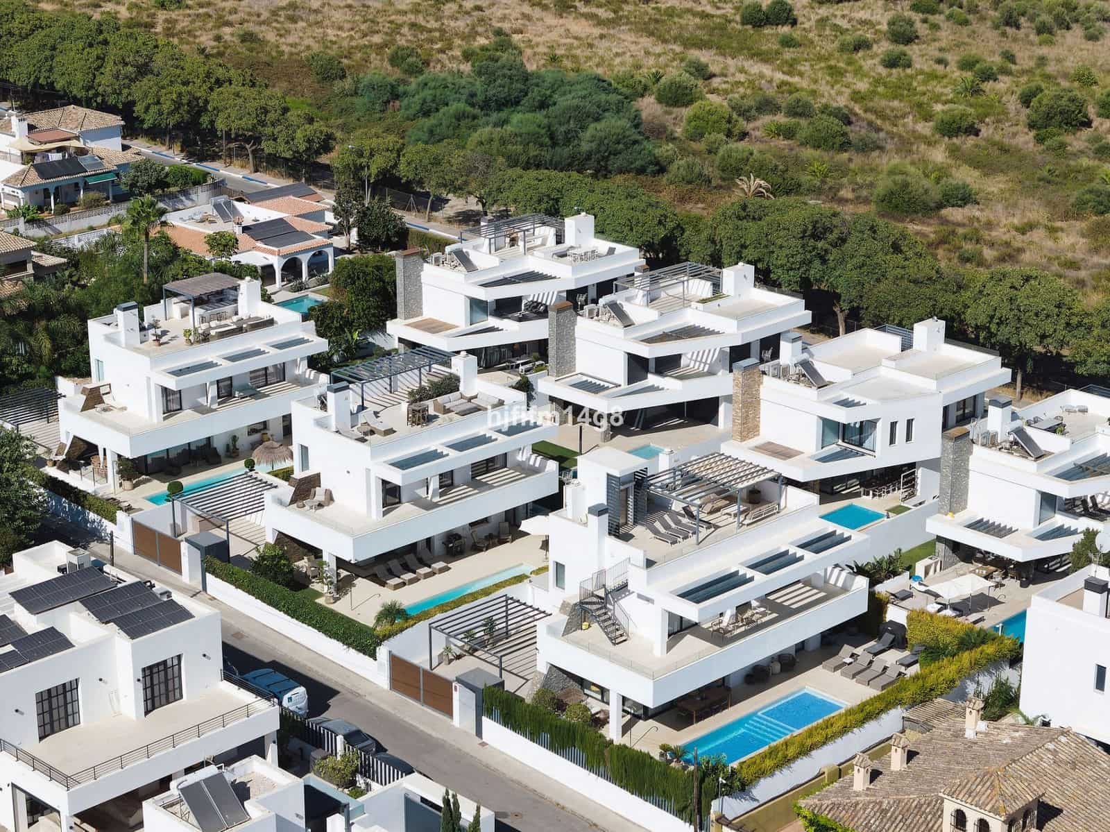 5 bedroom Villa for sale in San Pedro de Alcantara with pool garage - € 2,590,000 (Ref: 9625421)