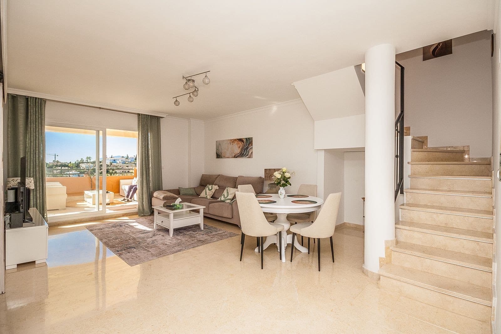 2 quarto Penthouse para venda em Marbella com piscina garagem - 595 000 € (Ref: 9625425)