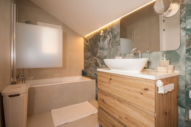 2 soveværelse Penthouse til salg i Marbella med swimmingpool garage - € 595.000 (Ref: 9625425)